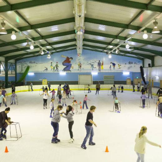Group of people doing ice skating